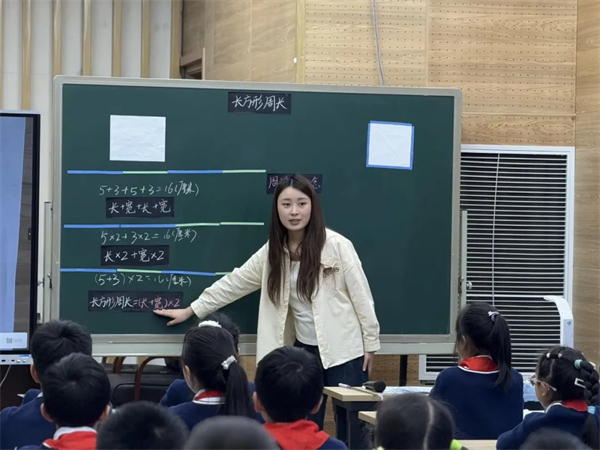 魏睿琪老师执教照片3.jpg