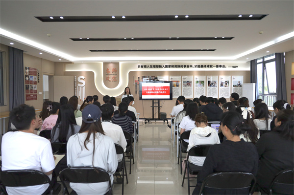 1778741093694046.jpg 02-20260513青苏职中校本培训《教师职业形象与礼仪》(张婷旺) (236).JPG
