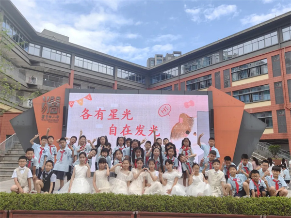 1779158573952165.jpg 三(5)班全体同学照片.jpg