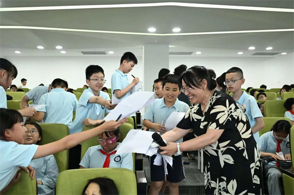 1779242059869342.jpg 心理健康团辅讲座照片10.jpg
