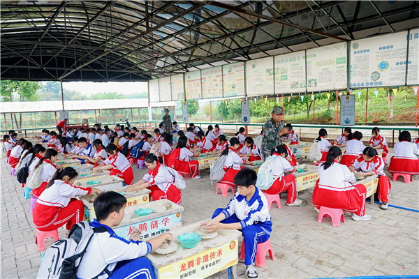 1779689610353473.jpg 41-20260515青羊综合高中研学活动 (33).jpg