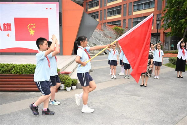 1779845611792675.jpg 退旗照片.jpg