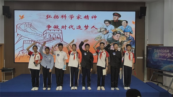1780015589824067.jpg 敬礼.jpg
