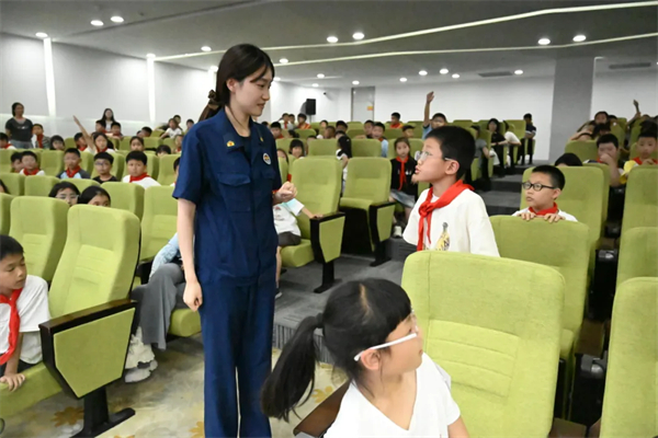 1780020758842467.jpg 消防安全专题讲座照片2.jpg