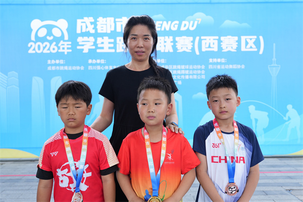 1780039009914268.jpg 姜领奖.jpg