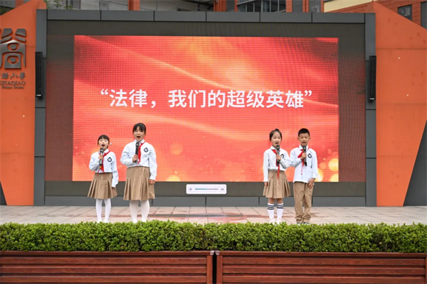学生朗诵《法律，我们的超级英雄》照片1.jpg