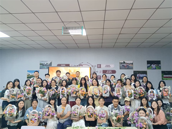 1780989510755265.jpg 08-20260527青羊综合高中花艺课.jpg
