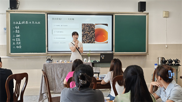 1781243246529692.jpg 02-20260610青苏职中校本培训之茶艺 (3).jpg