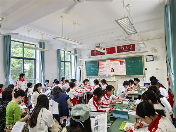 1781687870513755.jpg 20260612成都市综合高中联合教研活动顺利举行在青羊综合高中举行 (34).jpg