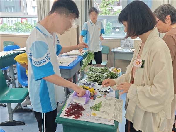 1782110843509290.jpg 植物敲坨染3.jpg